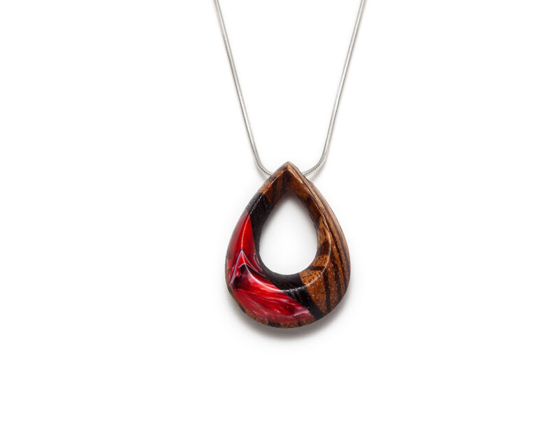 Red reversible oval necklace