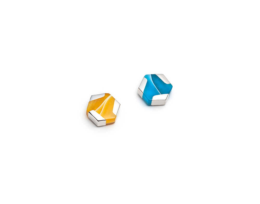Boucles d’oreilles mini hexagonales dépareillées jaunes et turquoises