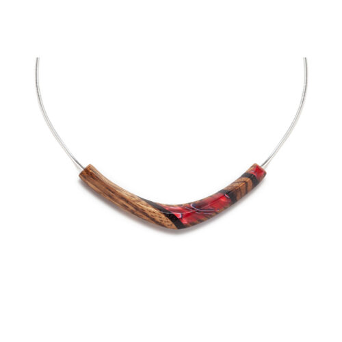 Collier artistique en bois et couleur rouge